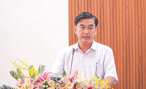 Ông Mạc Phước Nhuận, Phó Chi cục trưởng Chi cục Kinh tế hợp tác và Phát triển nông thôn, thông tin các cơ chế, chính sách hỗ trợ phát triển kinh tế tập thể và xây dựng chuỗi liên kết sản xuất - tiêu thụ lươn gắn với phát triển sản phẩm OCOP.