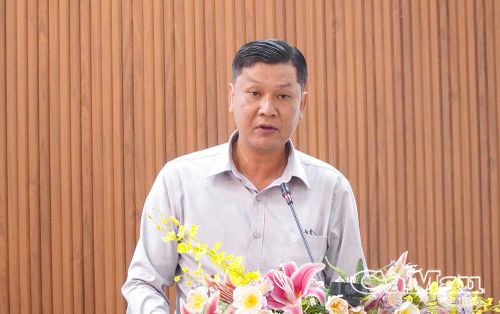 Ông Hà Minh Sữa, Phó Trưởng phòng Kinh tế xã Trí Phải, nêu thực trạng phát triển nghề nuôi lươn, những khó khăn trong tiêu thụ sản phẩm và kiến nghị các giải pháp từ cơ sở.