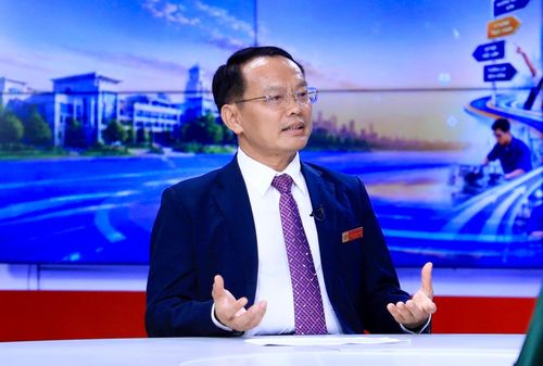 NGƯT. TS Phạm Xuân Khánh, Hiệu trưởng Trường Cao đẳng Công nghệ cao Hà Nội trao đổi tại chương trình. Ảnh: Quang Thái