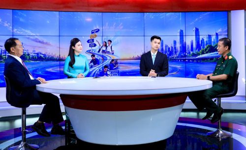 Các khách mời tại chương trình. Ảnh: Quang Thái