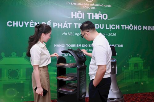 Hà Nội đã triển khai nhiều ứng dụng thông minh trong hoạt động du lịch. Ảnh: H.L