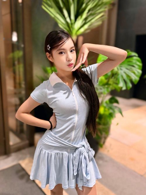Ở tuổi 13, Cherry ngày càng lớn phổng phao. Cô được kỳ vọng sớm nổi tiếng trong nghệ thuật giống bố mẹ.