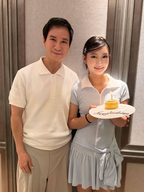 Theo Lý Hải, con gái đầu lòng hiểu chuyện, biết nhường nhịn các em. Cô bé được khen thừa hưởng nhiều nét đẹp của cả bố lẫn mẹ.
