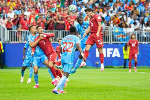 Neves bật cao đánh đầu ghi bàn như... Ronaldo. ẢNH: ISI