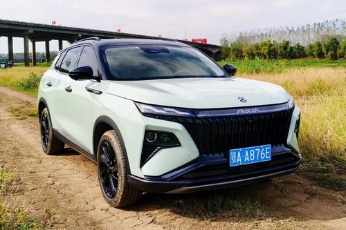  Các hãng xe Trung Quốc khác cũng đang tăng tốc với những hệ truyền động hybrid riêng, liên tục cải thiện hiệu quả và khả năng vận hành nhằm giành lợi thế trong phân khúc SUV thế hệ mới. 