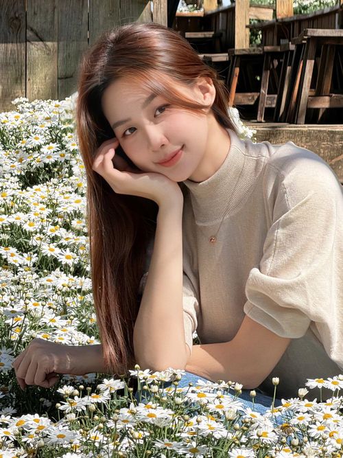  Về đời tư, Bảo Ngọc khá kín tiếng, đặc biệt trong chuyện tình cảm. Từ khi bước ra từ các cuộc thi sắc đẹp đến nay, cô gần như chưa vướng tin hẹn hò. Trong một số lần chia sẻ, người đẹp cho biết bản thân không phải người hẹn hò quá nhiều, trước đây thường dành sự tập trung cho việc học và công việc. 