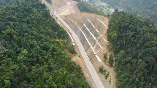 Đoạn đường nối vào hồ Nặm Cắt, ghi nhận thời điểm năm 2025