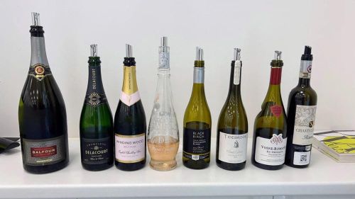 Những chai rượu vang chiến thắng hàng đầu đến từ Anh, Pháp, Italy và New Zealand. Ảnh: CNN.