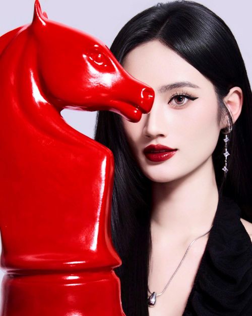 Hoa hậu Huỳnh Trần Ý Nhi vừa khép lại nhiệm kỳ Miss World Vietnam sau 3 năm đương nhiệm