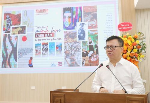 Nhà báo Lê Quốc Minh (Ủy viên Trung ương Đảng, Phó Trưởng Ban Tuyên giáo và Dân vận Trung ương, Tổng Biên tập Báo Nhân Dân) phát biểu khai mạc triển lãm