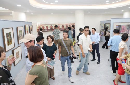 Triển lãm thu hút sự quan tâm của đông đảo công chúng
