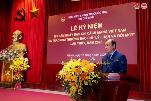 Đồng chí Lê Hải Bình, Ủy viên Trung ương Đảng, Phó Giám đốc Thường trực Học viện Chính trị quốc gia Hồ Chí Minh phát biểu. Ảnh: Phan Anh (Đoàn Thanh niên Học viện Chính trị quốc gia Hồ Chí Minh)