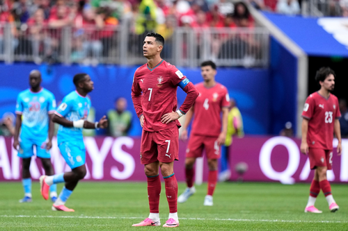 Sự thất vọng của Ronaldo. Ảnh: AP 