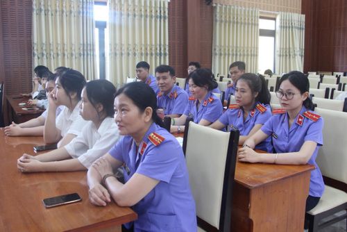 VKSND khu vực 11 dự phiên tòa xét xử lưu động.