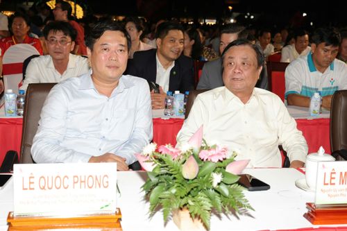 Phó Bí thư Thường trực Thành ủy TPHCM Lê Quốc Phong và nhiều lãnh đạo, nguyên lãnh đạo các cơ quan, đơn vị tham dự lễ khai mạc 