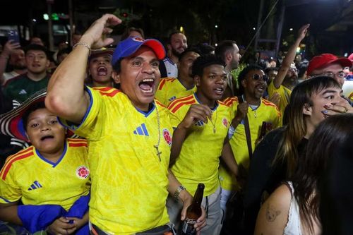 CĐV Colombia ăn mừng sau chiến thắng 3-1 trước Uzbekistan ở bảng K World Cup 2026.