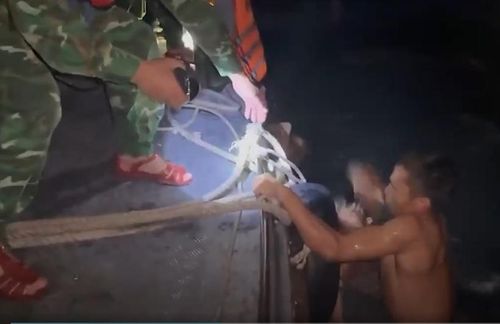 Đồn Biên phòng Đảo Trần cứu thành công toàn bộ 9 thuyền viên.