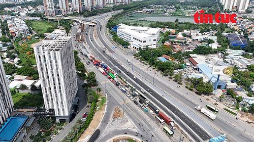 Hầm HC1-02 kết nối với hầm chui HC1-01 tại giao lộ Mai Chí Thọ - Đồng Văn Cống cũng đã được đưa vào khai thác trước đó, góp phần cải thiện khả năng lưu thông qua khu vực nút giao An Phú.