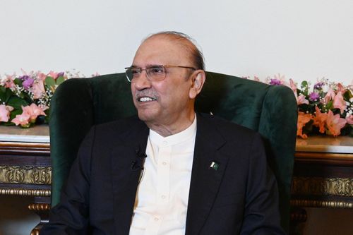 Tổng thống Pakistan Asif Ali Zardari đã bày tỏ tích cực trước thông tin Mỹ và Iran nhất trí về Bản ghi nhớ (MoU), cho rằng điều này có thể mở đường cho một thỏa thuận cuối cùng và đem lại hòa bình lâu dài cho khu vực. Ảnh: THX/TTXVN