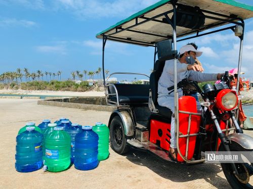 Nhiều gia đình cho biết, lượng nước được cấp vừa đủ cho sinh hoạt nhưng làm du lịch thì phải tính toán cân nhắc.