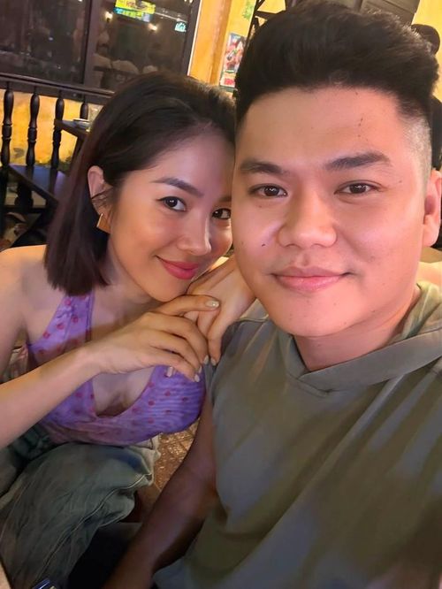 Lê Phương đang có cuộc sống hôn nhân êm ấm, hạnh phúc bên ông xã và hai con. Ảnh: FBNV