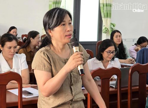 Cử tri xã Xuân Hải phát biểu ý kiến.
