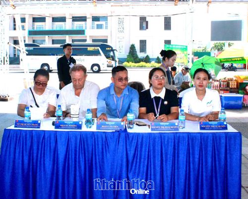 Các thành viên Ban giám khảo cuộc thi.