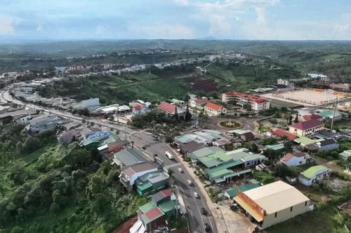 Việc sắp xếp lại thôn, bon sẽ góp phần mở rộng dư địa phát triển cho các địa phương. (Một góc xã Đức An)