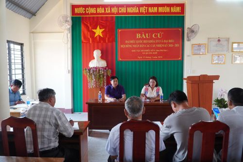 Trước mỗi buổi sinh hoạt thường kỳ, Chi ủy Chi bộ bon Phi Mur, xã Quảng Khê họp thống nhất nội dung trọng tâm