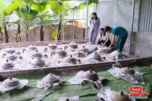 Cơ sở sản xuất rượu men lá Mường Tấc của HTX Tây Bắc Eco.
