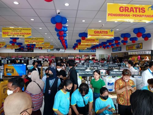 Mô hình cửa hàng hiện đại cùng phong cách phục vụ tận tâm giúp chuỗi EraBlue nhanh chóng chiếm lĩnh tình cảm của người tiêu dùng tại thị trường vạn đảo.