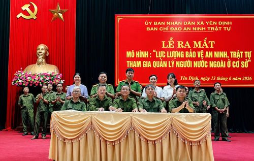 Công an xã Yên Định phát huy vai trò lực lượng tham gia bảo vệ ANTT ở cơ sở vào công tác quản lý người nước ngoài.