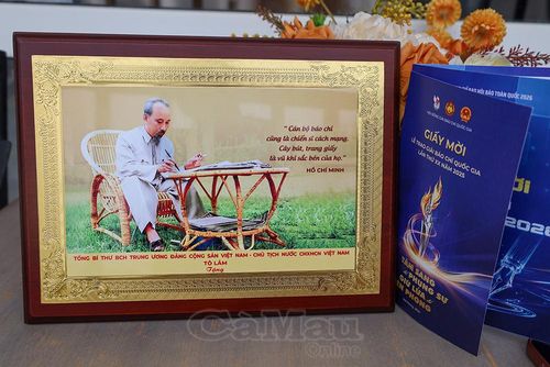  Những lời dạy của Chủ tịch Hồ Chí Minh về nghề báo, về trách nhiệm, bản lĩnh và tinh thần phụng sự Nhân dân luôn là ánh sáng soi đường cho người làm báo.
