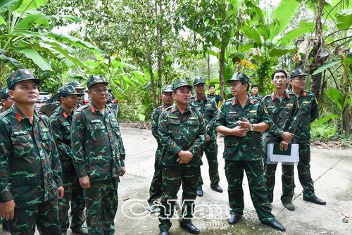 Thiếu tướng Nguyễn Văn Ngành kiểm tra thực tế tiến độ thi công thao trường Sở Chỉ huy thời chiến, bảo đảm đáp ứng yêu cầu nhiệm vụ quốc phòng trong tình hình mới.