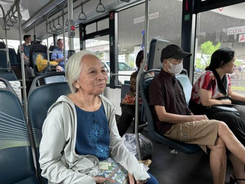 TP.HCM đã miễn vé xe buýt cho người cao tuổi, người tàn tật, trẻ em.