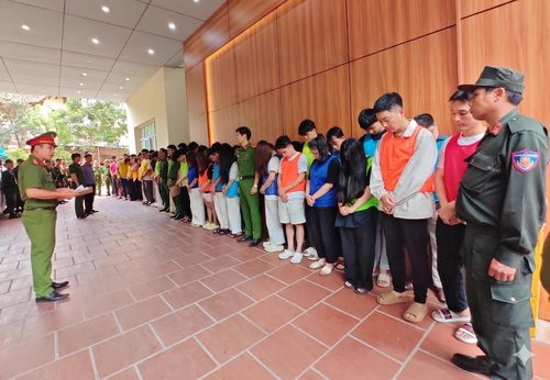 Các đối tượng tại cơ quan điều tra. Ảnh: Công an cung cấp