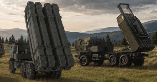 HIMARS FLEX ở cấu hình tên lửa (trái) và tên lửa đẩy. (Nguồn: MW)