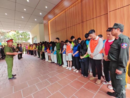 Các đối tượng tại cơ quan Công an. Ảnh: CAHN