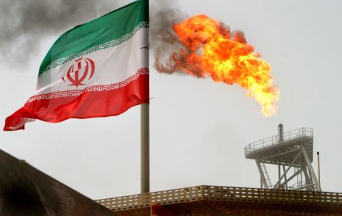  Điều khoản Iran sẽ được nối lại hoạt động xuất khẩu dầu mỏ được coi là một sự nhượng bộ bất ngờ. Ảnh: Reuters. 