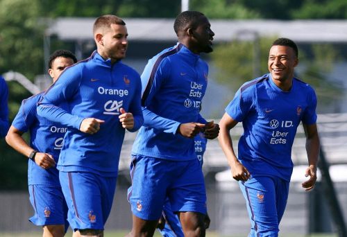  Hai bàn thắng đó giúp Mbappe nâng tổng số pha lập công tại World Cup lên con số 14. Anh cân bằng thành tích của huyền thoại Gerd Muller, đồng thời chỉ còn kém Lionel Messi và Miroslav Klose hai bàn trong danh sách những chân sút vĩ đại nhất lịch sử giải đấu. Ảnh: Reuters. 