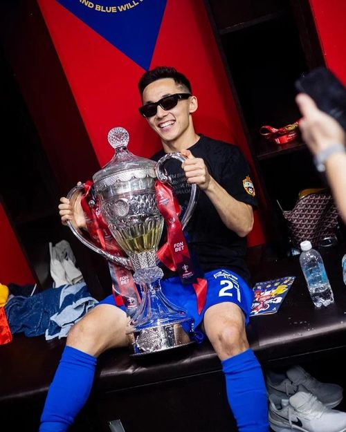  Sau trận đấu, trang fanpage của Hiệp hội bóng đá Uzbekistan (UFA) có bài đăng ca ngợi: "Abbosbek Fayzullayev khắc tên mình vào lịch sử bằng cách ghi bàn thắng đầu tiên của FIFA World Cup". 