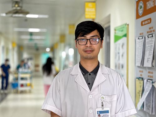  Thạc sĩ, bác sĩ Nguyễn Hoàng Giang, Phó trưởng khoa Nội tiết và Các bệnh chuyển hóa, Bệnh viện Thanh Nhàn. Ảnh: Phương Anh. 