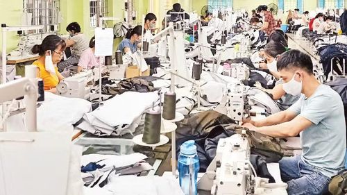 Sản xuất hàng may mặc xuất khẩu tại Tổng công ty cổ phần Dệt may Nam Định.