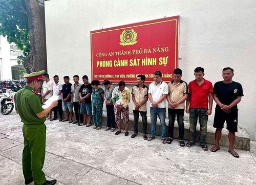 Các đối tượng trong đường dây cá độ bị công an thành phố Đà Nẵng triệu tập, làm việc và tạm giữ hình sự. (Nguồn: Bộ Công an)