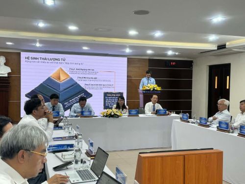  Các chuyên gia, nhà khoa học đang nghe tham luận tại hội thảo - Ảnh: THANH HÙNG 