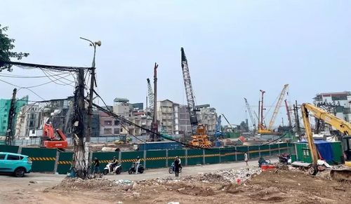 Công trường thi công đường dẫn cầu Trần Hưng Đạo