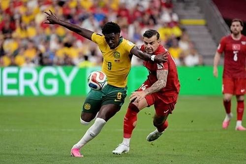 Thổ Nhĩ Kỳ thua Australia 0-2, còn Paraguay thua Mỹ 1-4, nên đội nào thua tiếp sẽ đối mặt nguy cơ bị loại sớm.