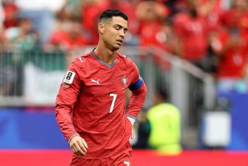 Tiền đạo Cristiano Ronaldo (Bồ Đào Nha): Ronaldo đá trọn 90 phút trong trận Bồ Đào Nha hòa CHDC Congo 1-1 nhưng không tạo được khác biệt. Siêu sao 41 tuổi dứt điểm 3 lần không thành bàn và bị nhận xét đóng góp quá ít cho đội.