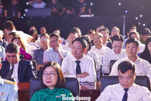 Các cơ quan báo chí cần xây dựng tòa soạn hội tụ, đa nền tảng, từng bước làm chủ dòng chảy thông tin trên không gian mạng.