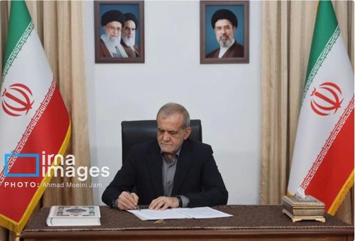 Tổng thống Iran Masoud Pezeshkian đã ký biên bản ghi nhớ với Mỹ. Ảnh: IRNA